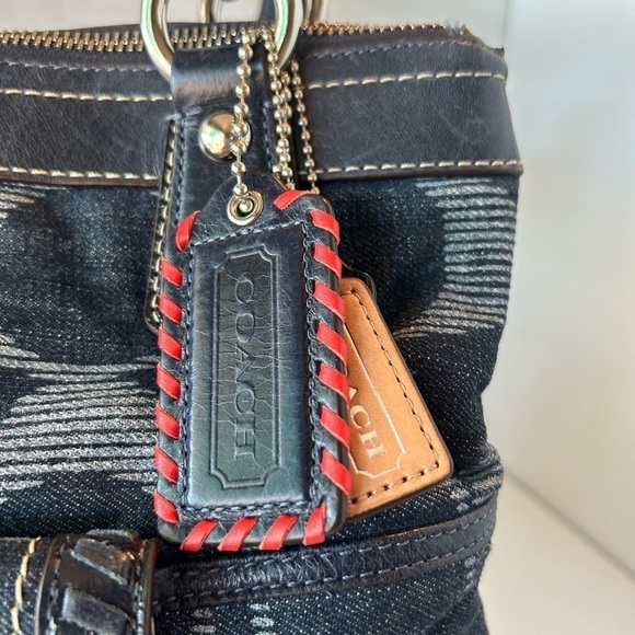 Coach NWOT Poppy Navy Denim Signature Optic Large Tote - Picture 3 of 14